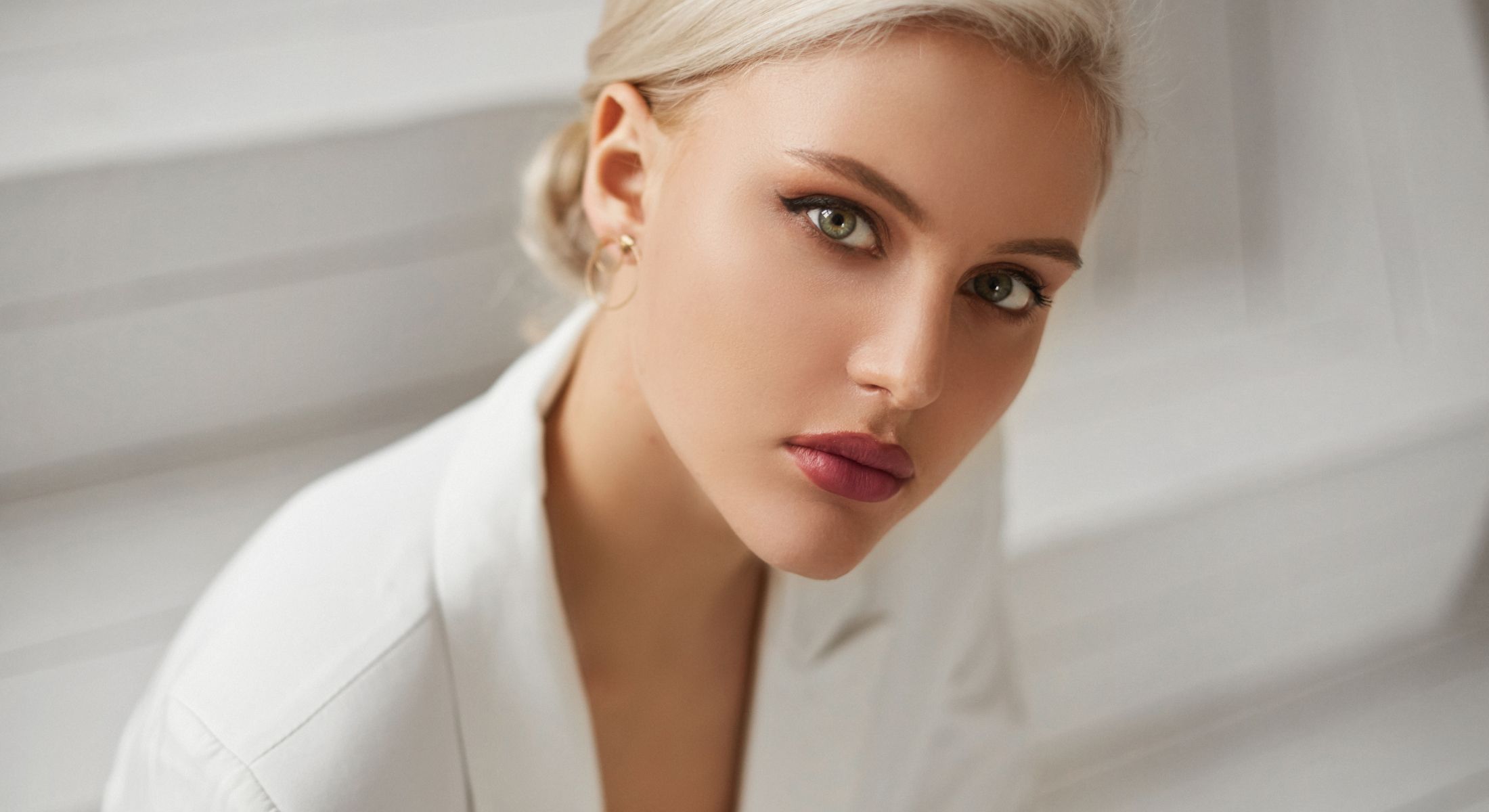 manhattan med spa model with blue eyes